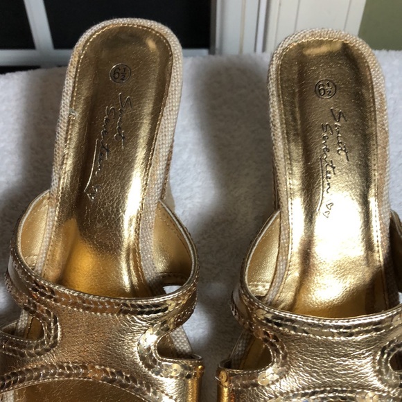 Sweet Sixteen Gold Metallic Wedges - Picture 6 of 10